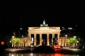 Brandenburger Tor und Pariser Platz bei Nacht, Berlin-Mitte