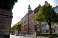 Fassade der Rudolf-Hildebrand-Grundschule zur Friedensstraße, Berlin-Mariendorf