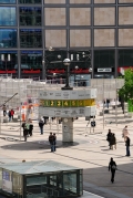 Urania Weltzeituhr am Alexanderplatz in Berlin Mitte